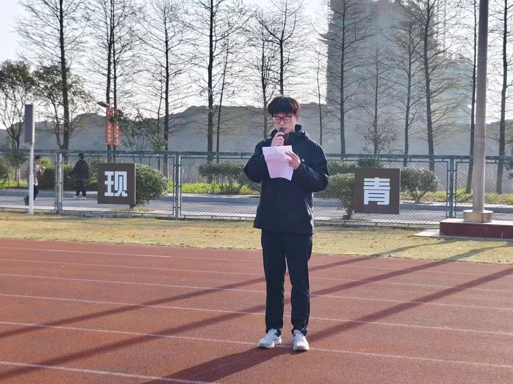 智能制造学院举行缅怀革命先烈传承红色基因升旗仪式