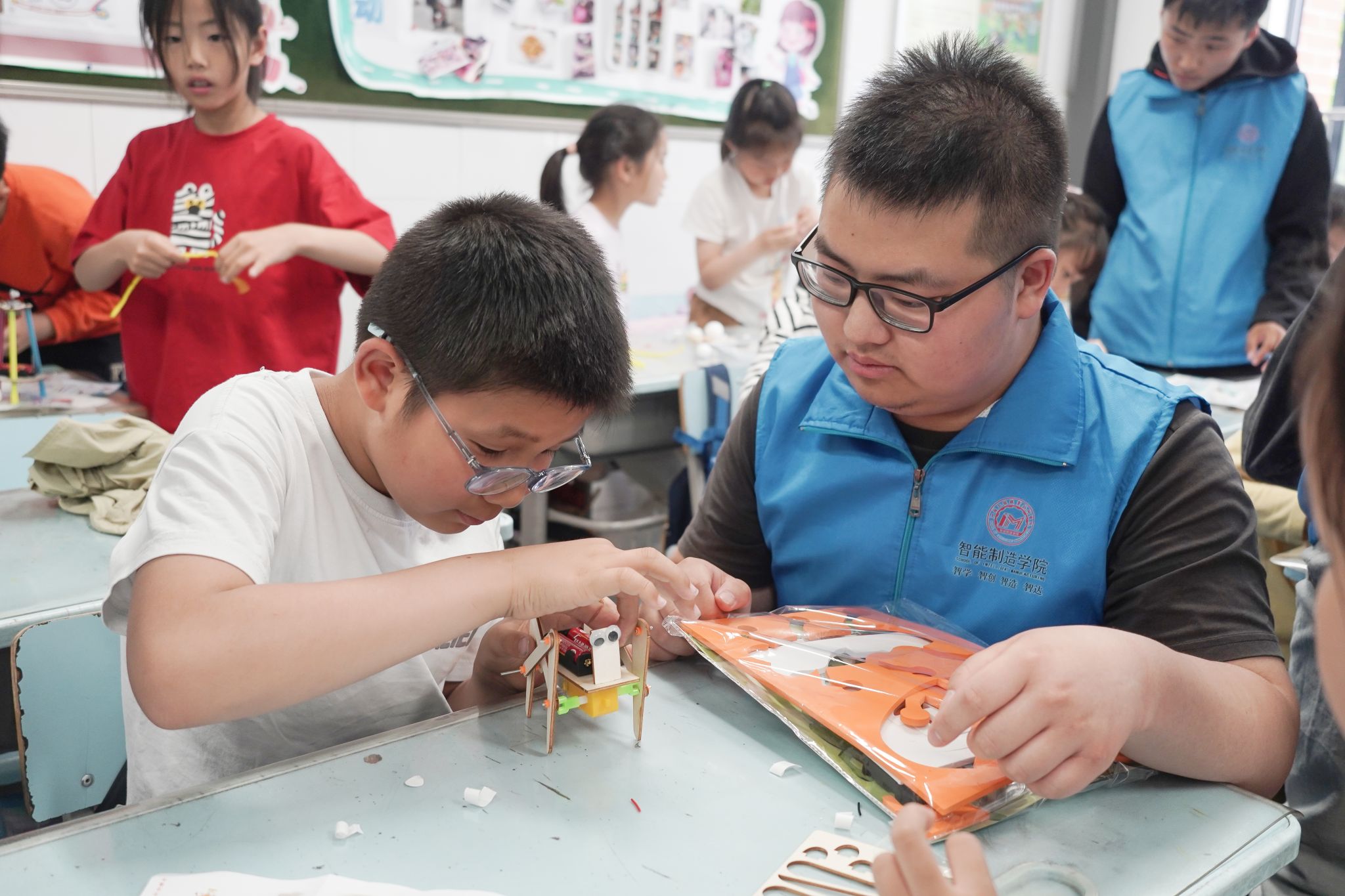 探索智能制造,传承匠心匠艺——智能制造学院走进城中小学